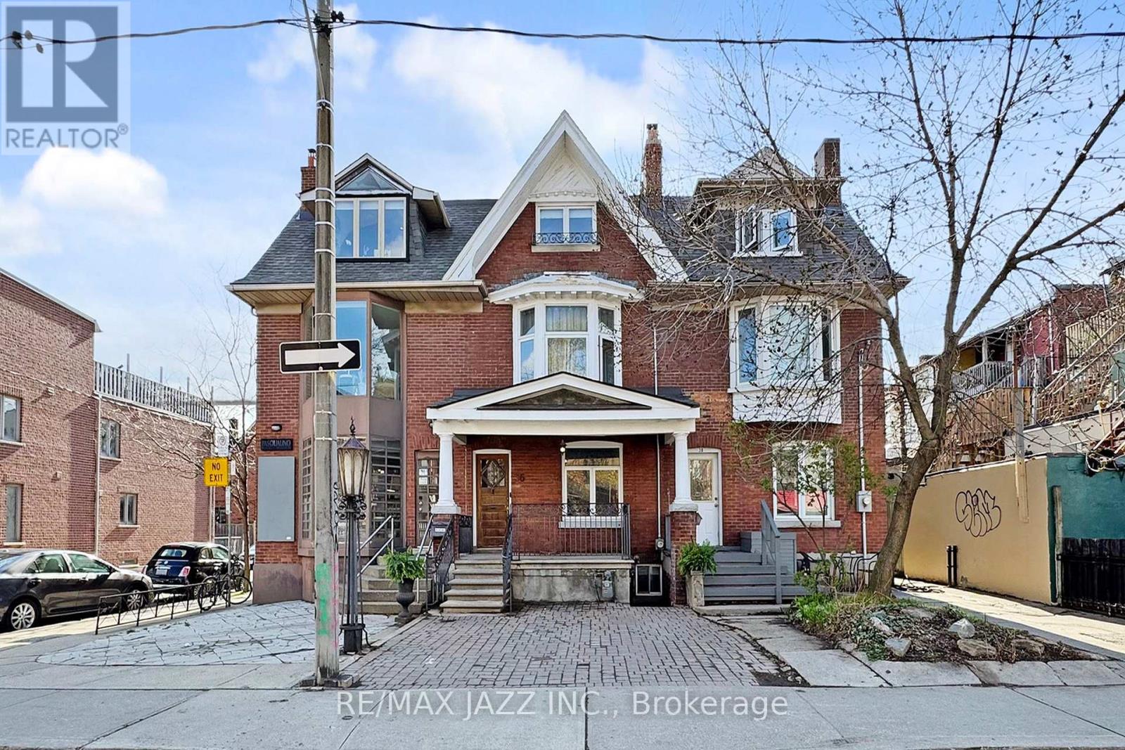 36 Clinton Street, Toronto, Ontario  M6J 2P2 - Photo 2 - C12152327