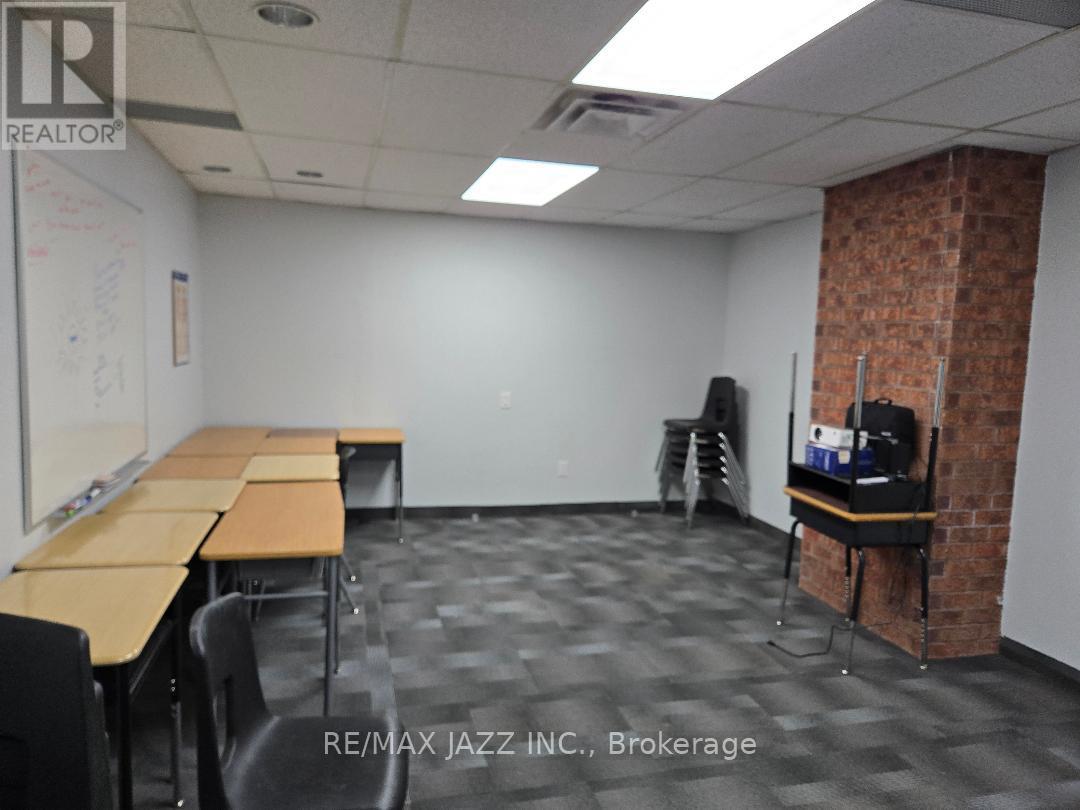 200 - 111 Simcoe Street N, Oshawa, Ontario  L1G 4S4 - Photo 4 - E11898155