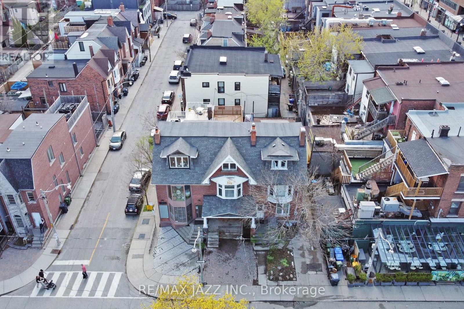 36 Clinton Street, Toronto, Ontario  M6J 2P2 - Photo 3 - C12152327