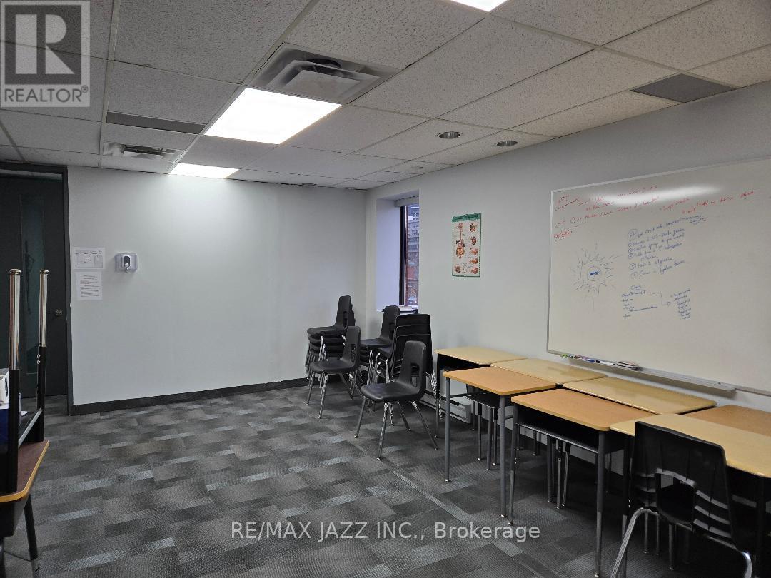 200 - 111 Simcoe Street N, Oshawa, Ontario  L1G 4S4 - Photo 3 - E11898155