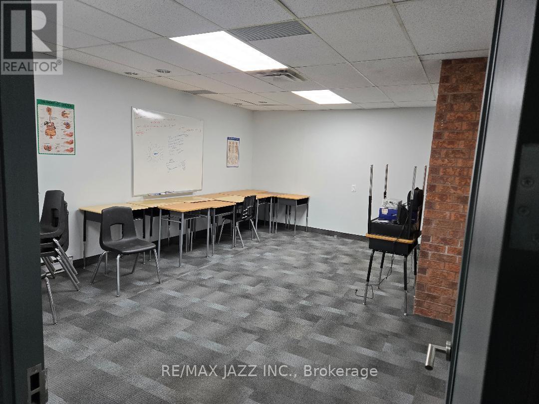 200 - 111 Simcoe Street N, Oshawa, Ontario  L1G 4S4 - Photo 5 - E11898155