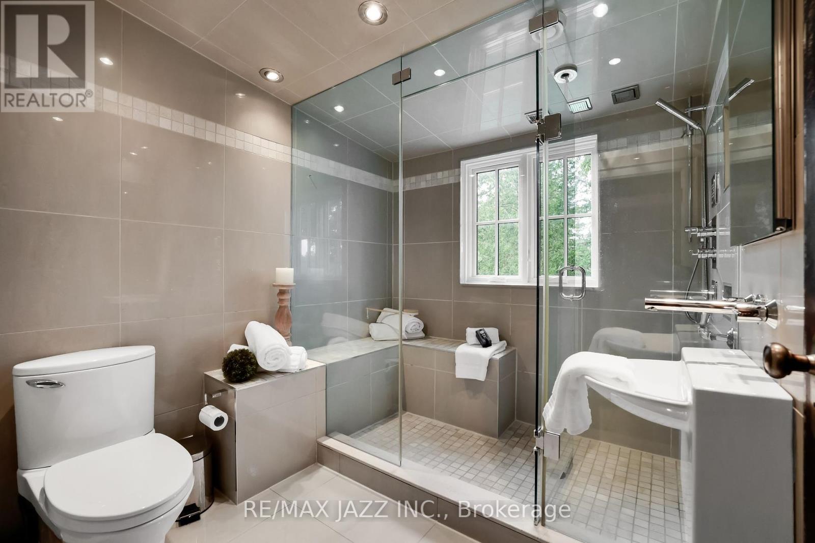 690 Bessborough Drive, Oshawa, Ontario  L1G 4H2 - Photo 33 - E12270313