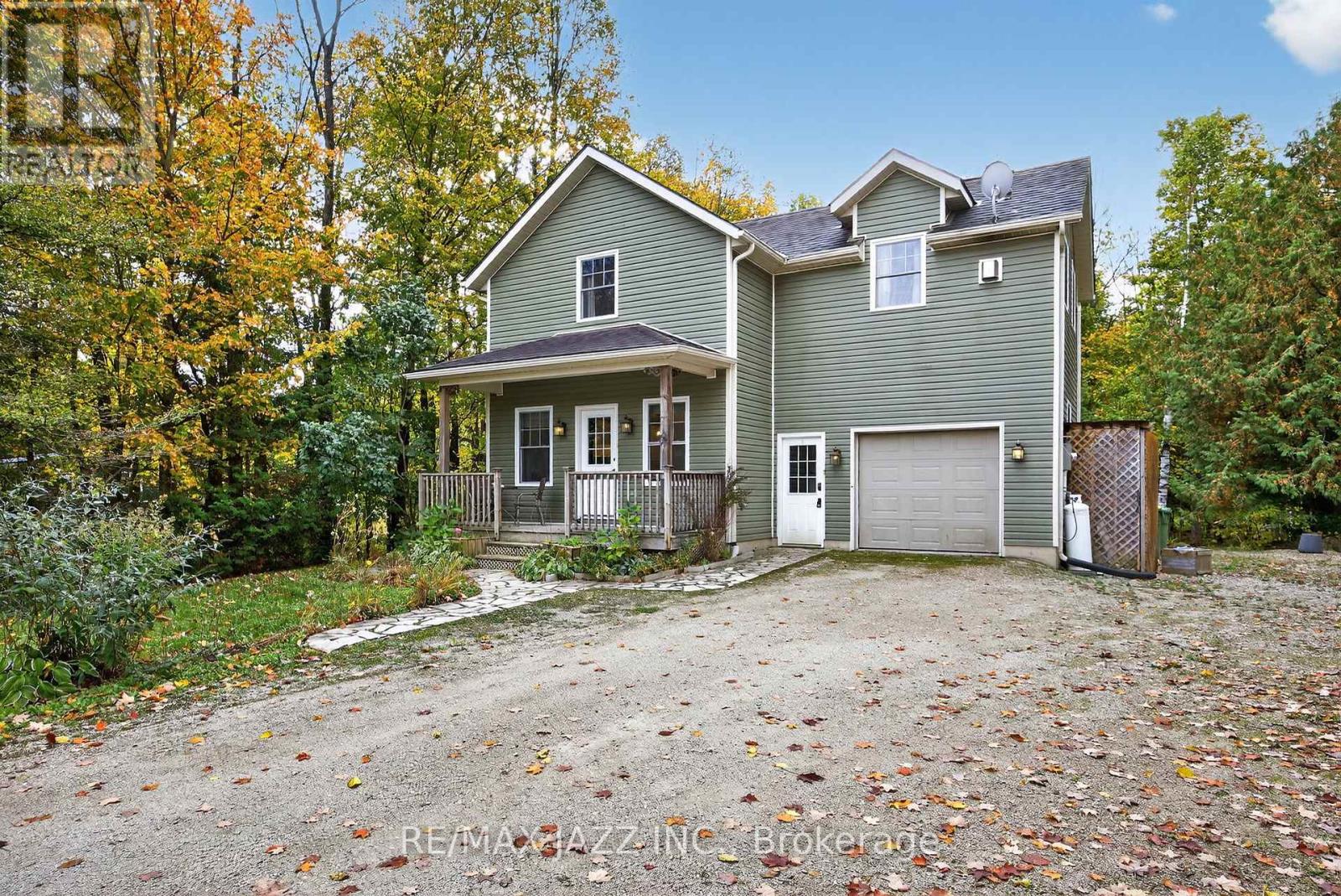 170 Raglan Street, Grey Highlands, Ontario N0C 1E0 - Photo 2 - X12454066