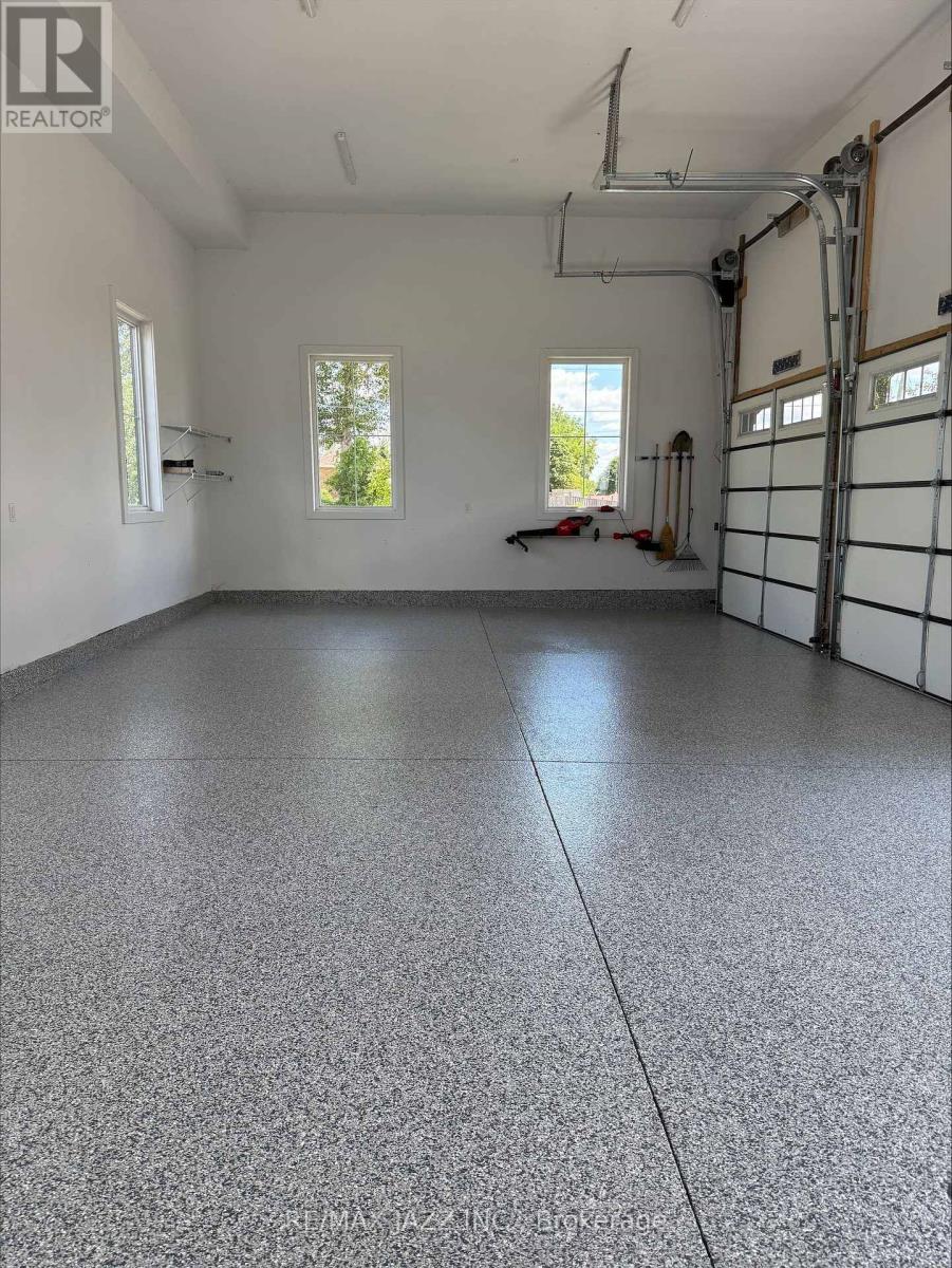 48 Pleasant View Crescent, Kawartha Lakes, Ontario  K0M 2C0 - Photo 4 - X12464979