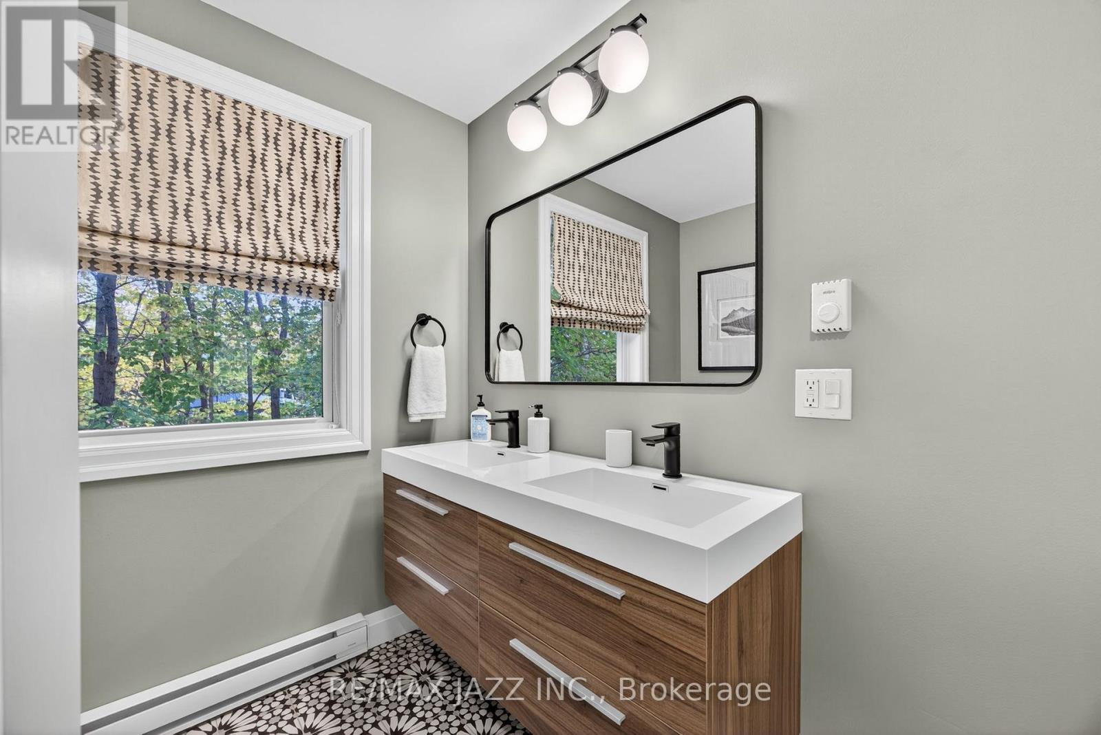 170 Raglan Street, Grey Highlands, Ontario N0C 1E0 - Photo 18 - X12454066