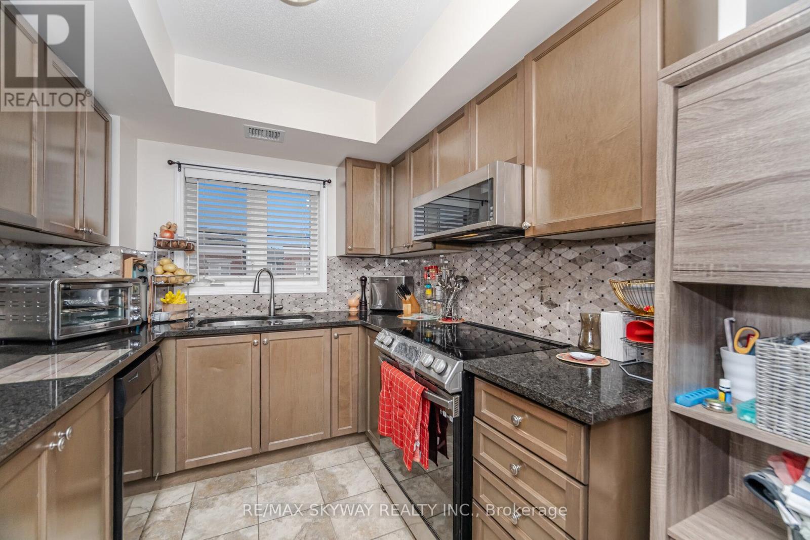 303 - 60 Baycliffe Crescent, Brampton, Ontario  L7A 0Z4 - Photo 15 - W12491650