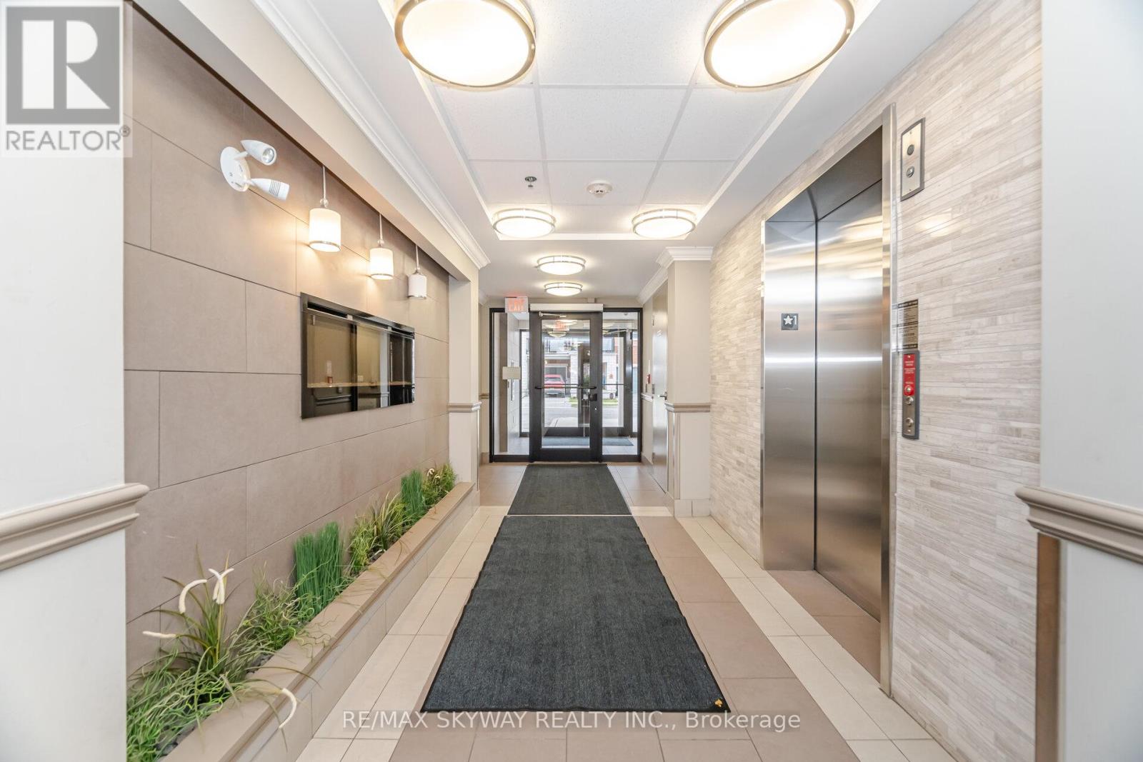 303 - 60 Baycliffe Crescent, Brampton, Ontario  L7A 0Z4 - Photo 3 - W12491650