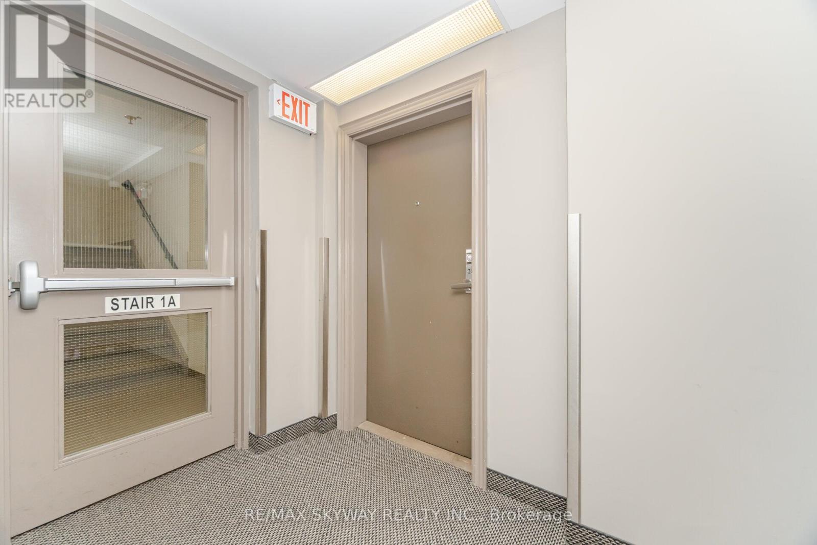 303 - 60 Baycliffe Crescent, Brampton, Ontario  L7A 0Z4 - Photo 4 - W12491650