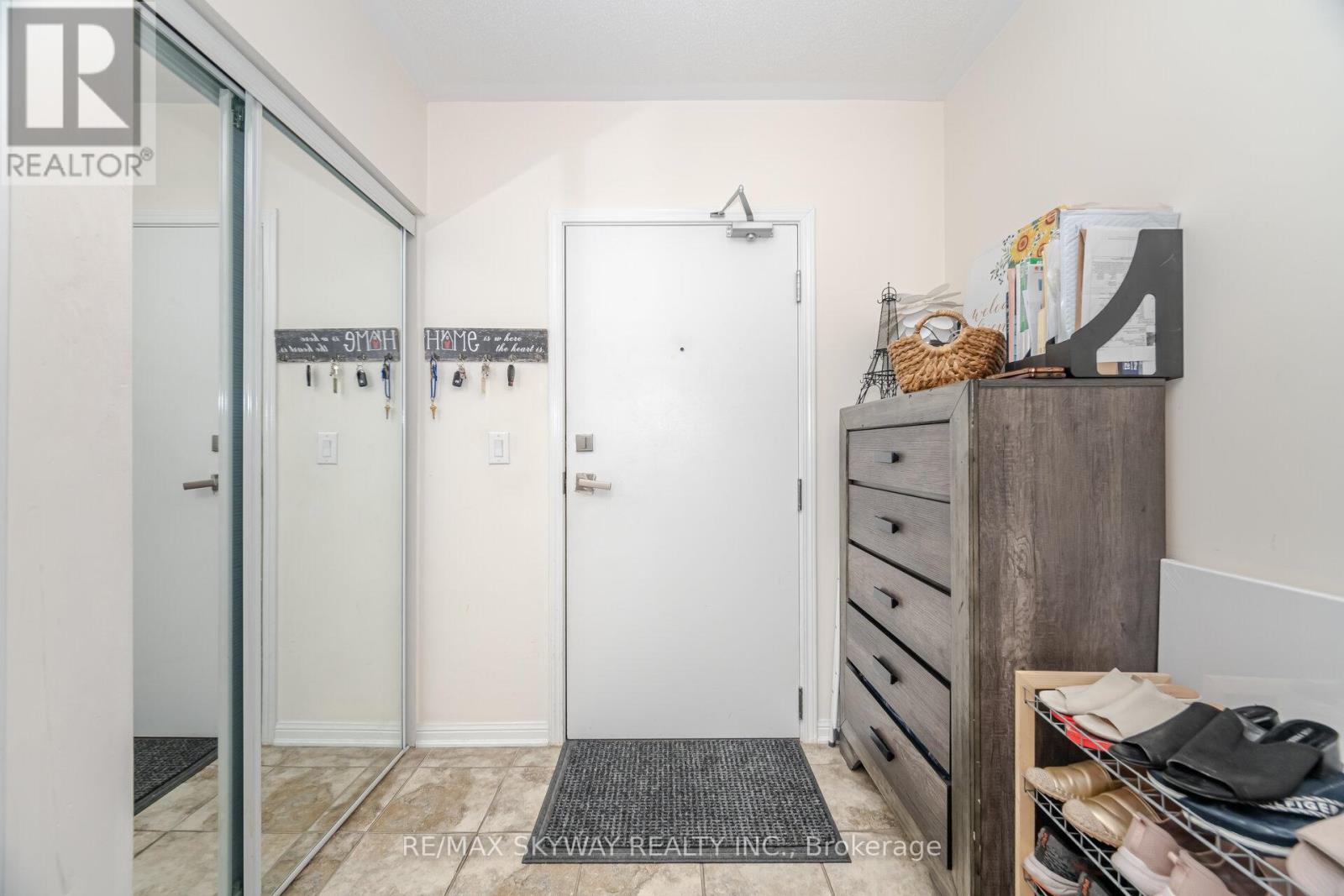 303 - 60 Baycliffe Crescent, Brampton, Ontario  L7A 0Z4 - Photo 5 - W12491650