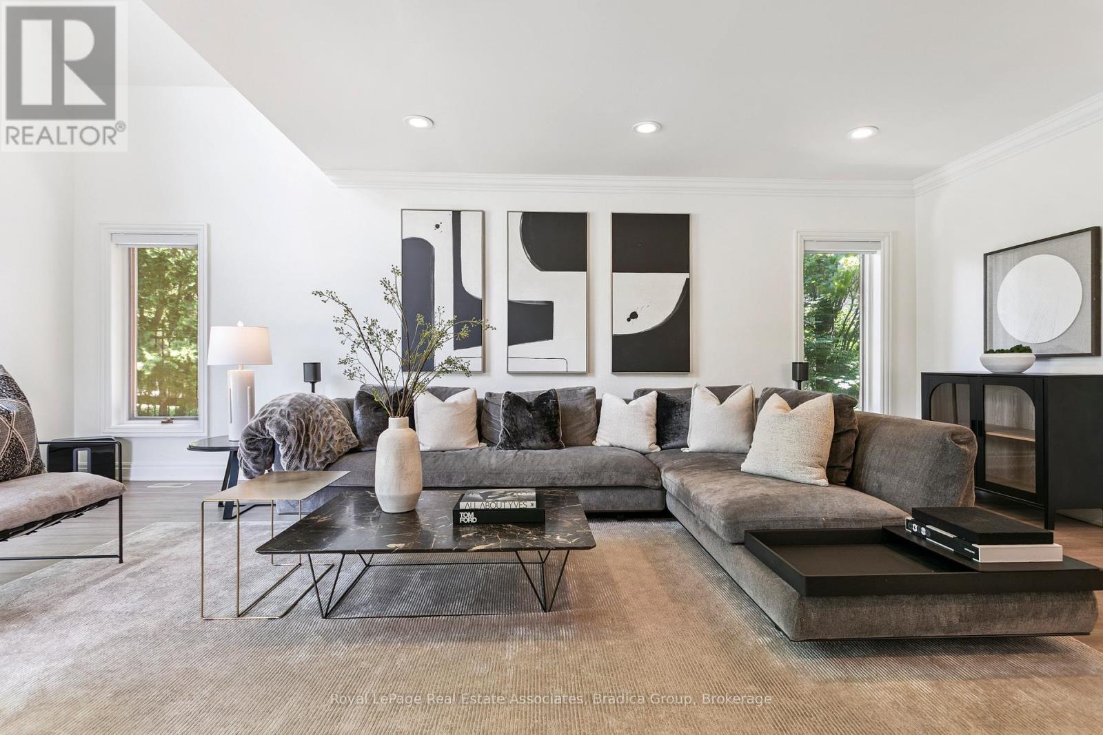 19 Lorraine Gardens, Toronto, Ontario  M9B 4Z5 - Photo 11 - W12491680