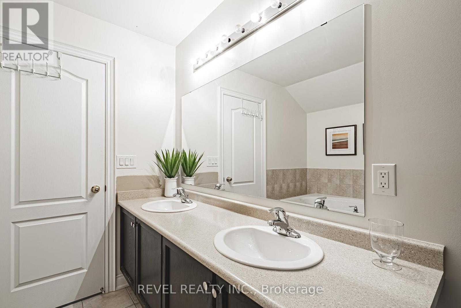 664 Serafini Crescent, Milton, Ontario  L9T 7P3 - Photo 34 - W12491686