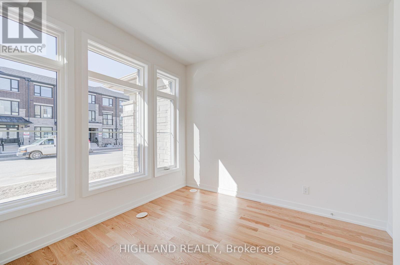 1118 Wheat Boom Drive, Oakville, Ontario  L6H 7W4 - Photo 5 - W12491692