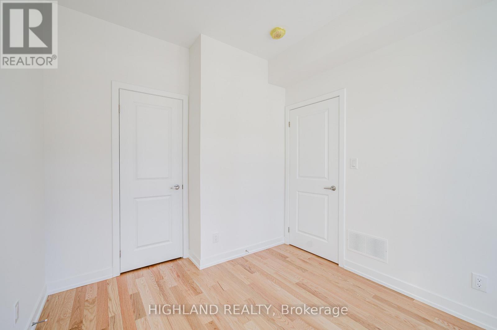 1118 Wheat Boom Drive, Oakville, Ontario  L6H 7W4 - Photo 6 - W12491692