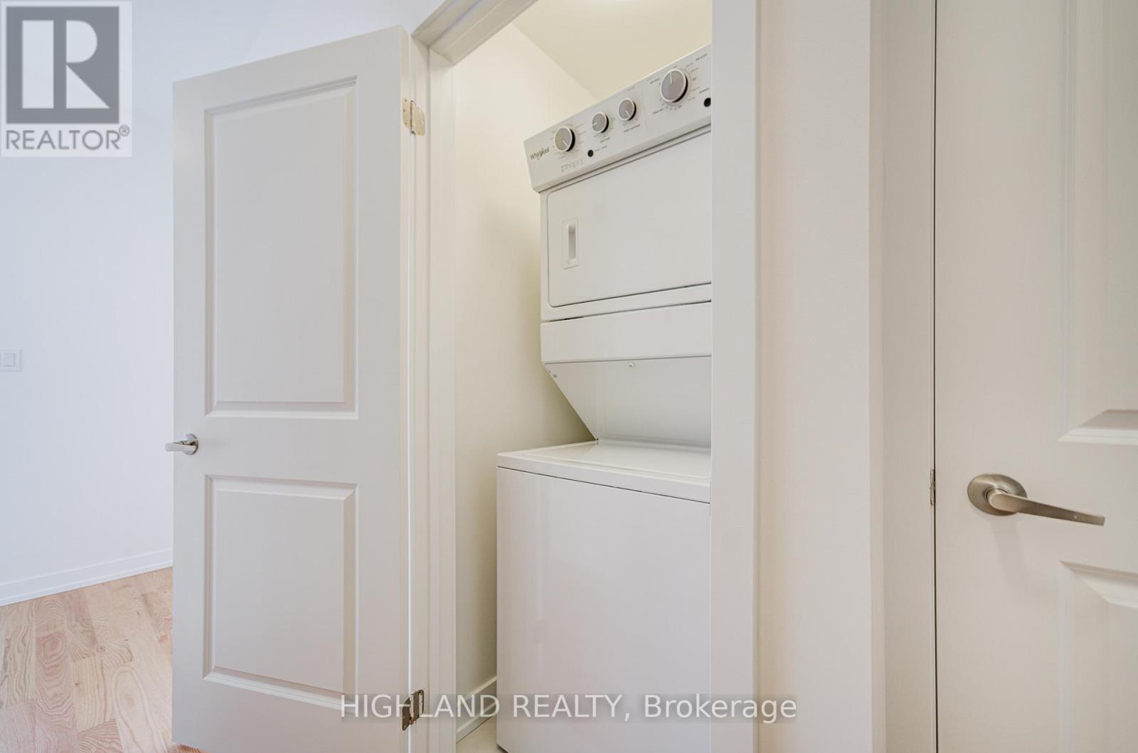 1118 Wheat Boom Drive, Oakville, Ontario  L6H 7W4 - Photo 8 - W12491692