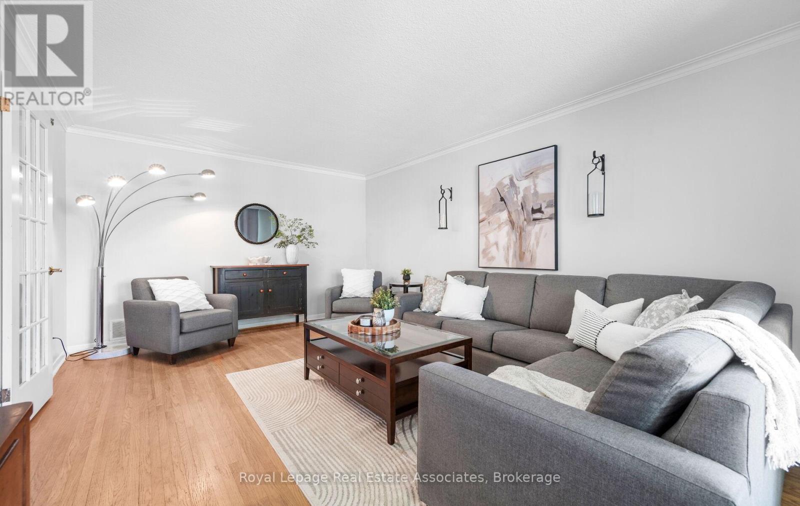 296 Chantenay Drive, Mississauga, Ontario  L5A 1E7 - Photo 11 - W12491702