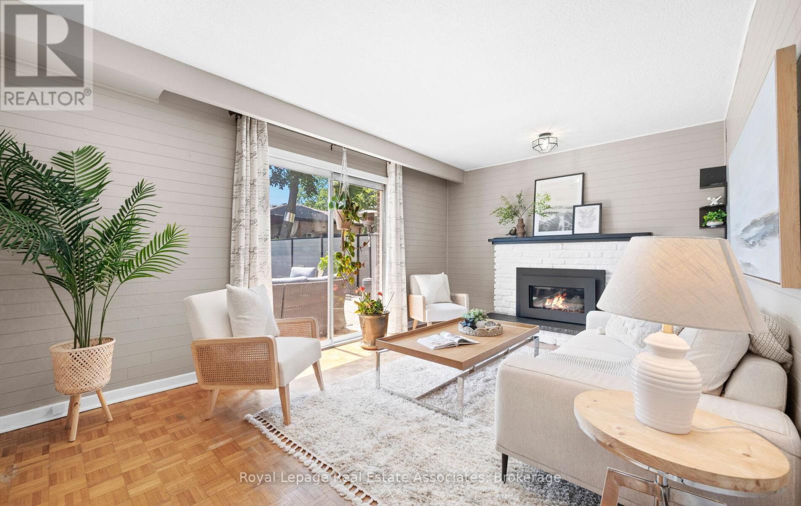 296 Chantenay Drive, Mississauga, Ontario  L5A 1E7 - Photo 12 - W12491702