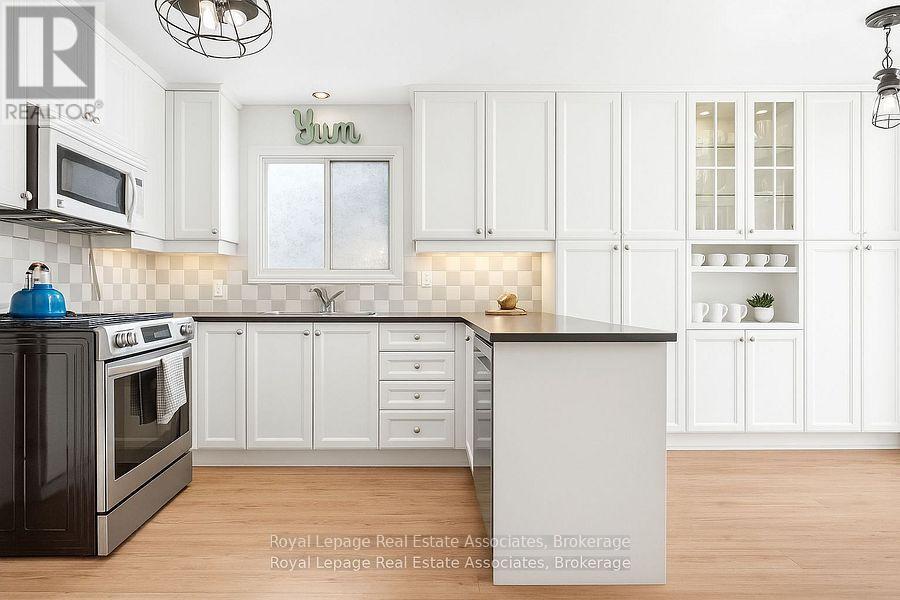 296 Chantenay Drive, Mississauga, Ontario  L5A 1E7 - Photo 15 - W12491702