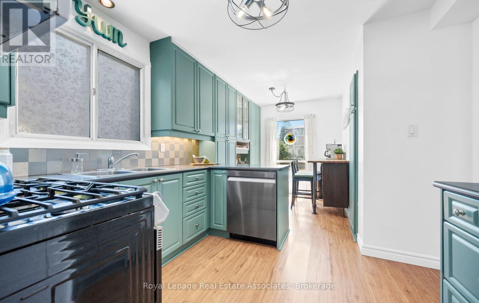 296 Chantenay Drive, Mississauga, Ontario  L5A 1E7 - Photo 17 - W12491702