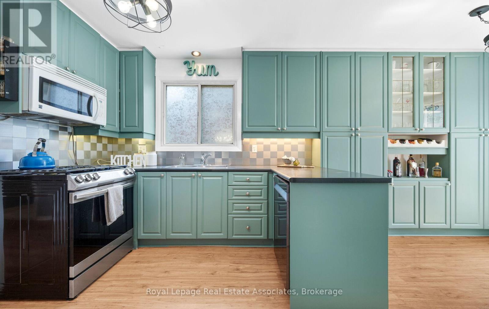 296 Chantenay Drive, Mississauga, Ontario  L5A 1E7 - Photo 18 - W12491702