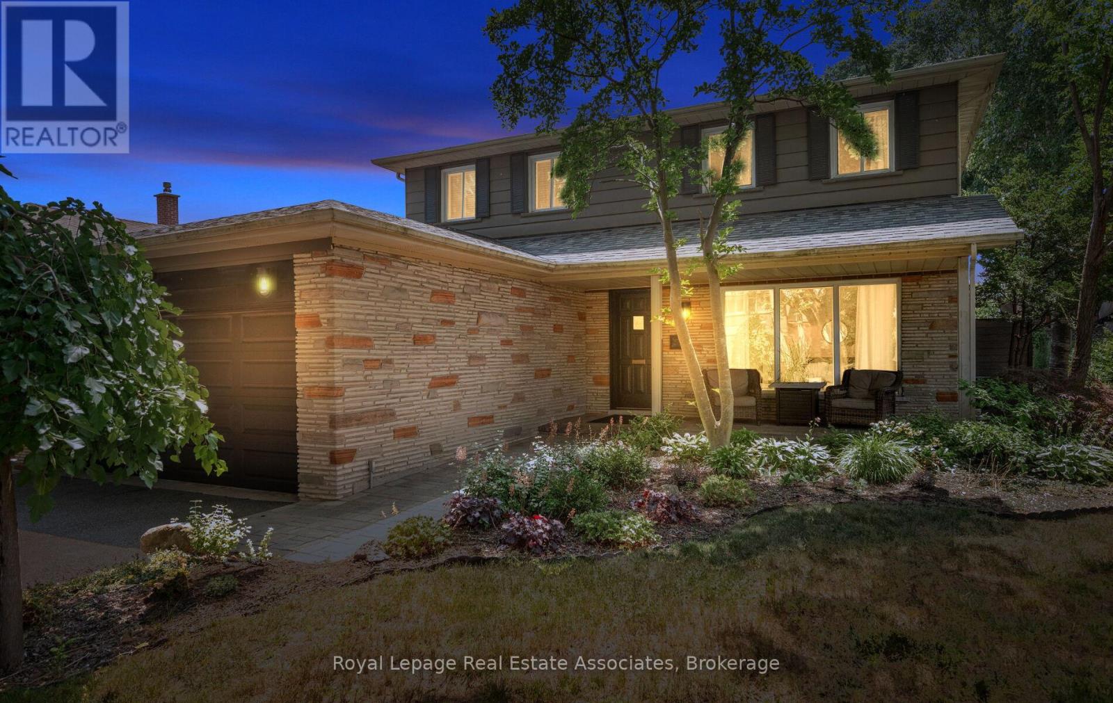 296 Chantenay Drive, Mississauga, Ontario  L5A 1E7 - Photo 2 - W12491702