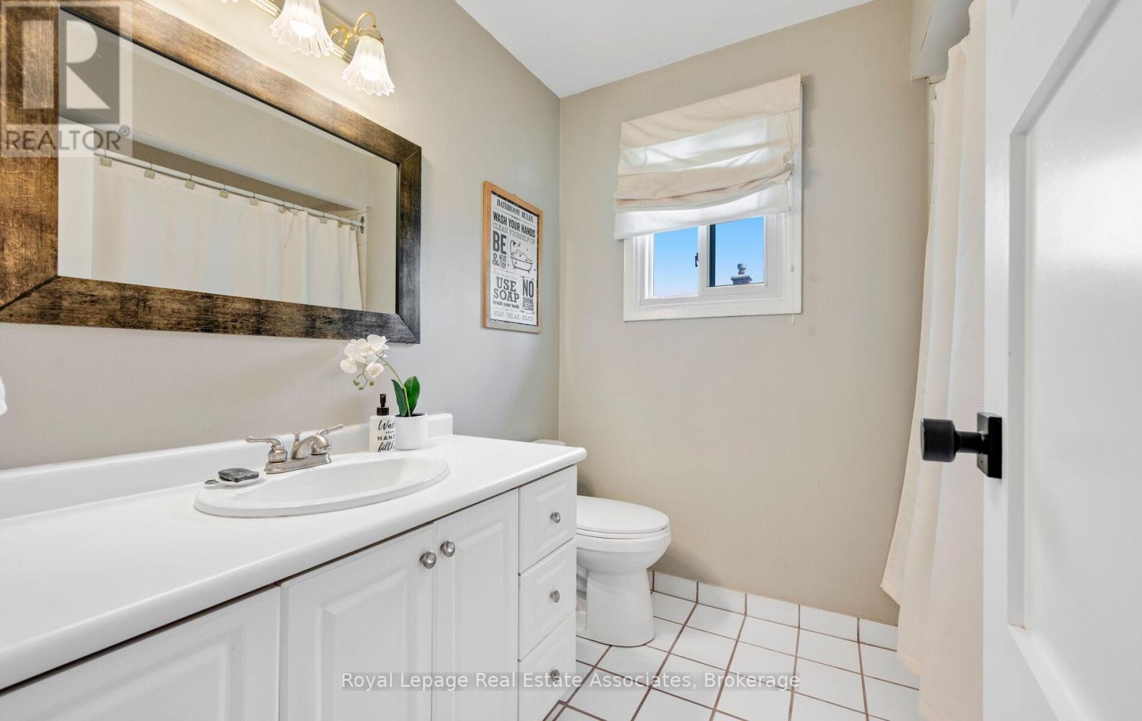 296 Chantenay Drive, Mississauga, Ontario  L5A 1E7 - Photo 32 - W12491702