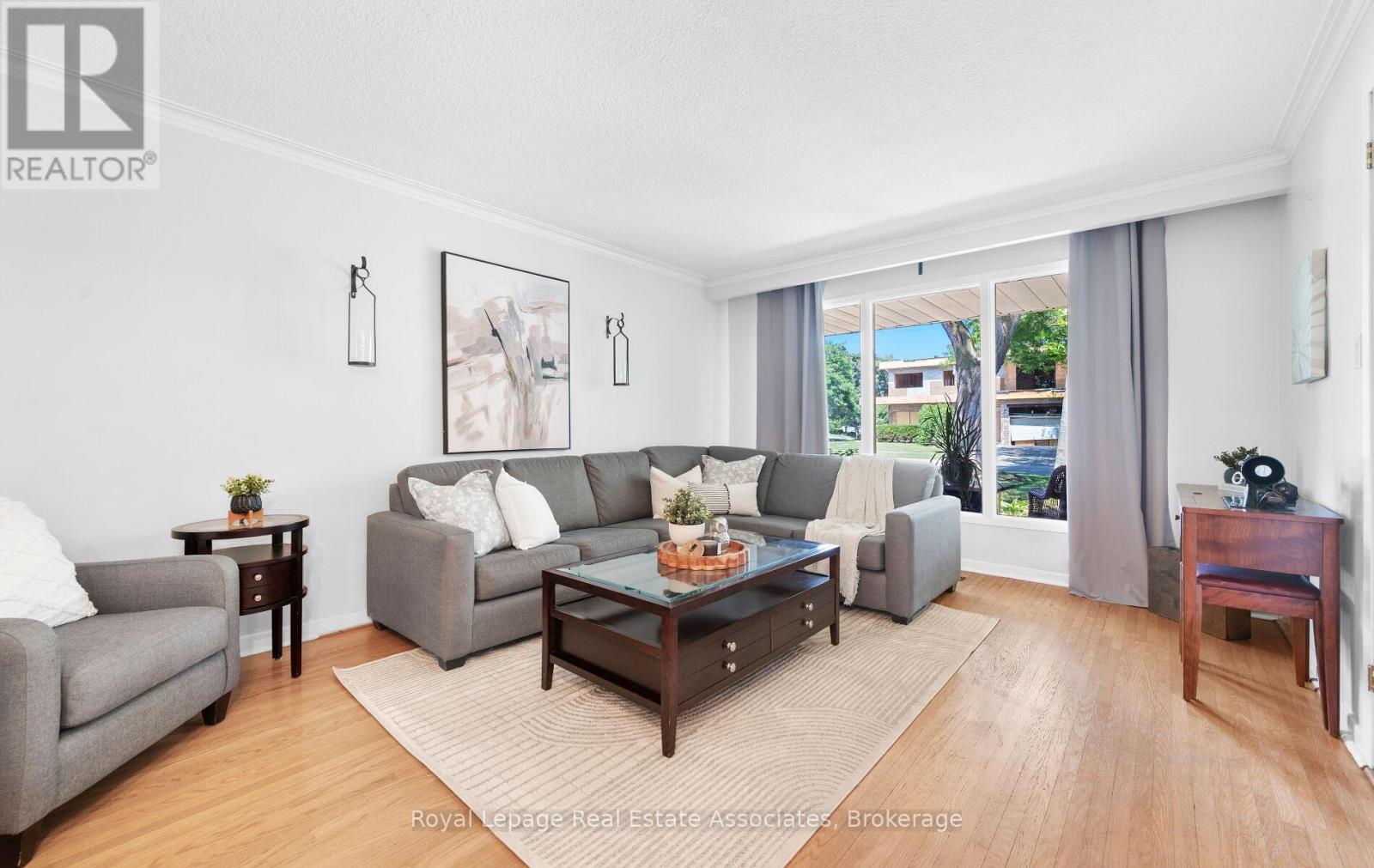 296 Chantenay Drive, Mississauga, Ontario  L5A 1E7 - Photo 8 - W12491702