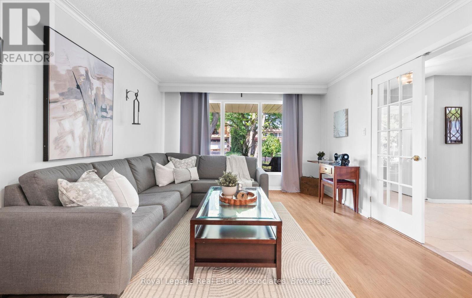 296 Chantenay Drive, Mississauga, Ontario  L5A 1E7 - Photo 9 - W12491702