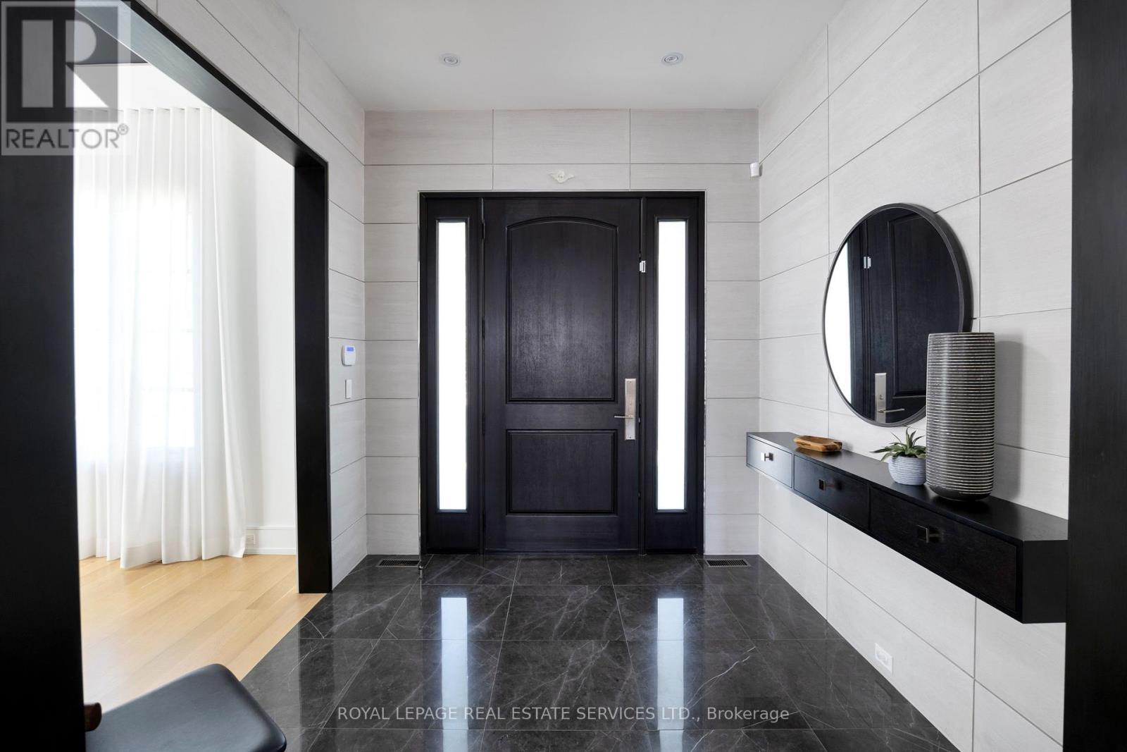 57 Meadowbank Road, Toronto, Ontario  M9B 5C7 - Photo 3 - W12491718