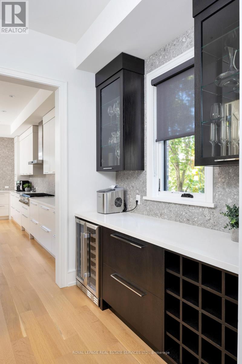 57 Meadowbank Road, Toronto, Ontario  M9B 5C7 - Photo 7 - W12491718