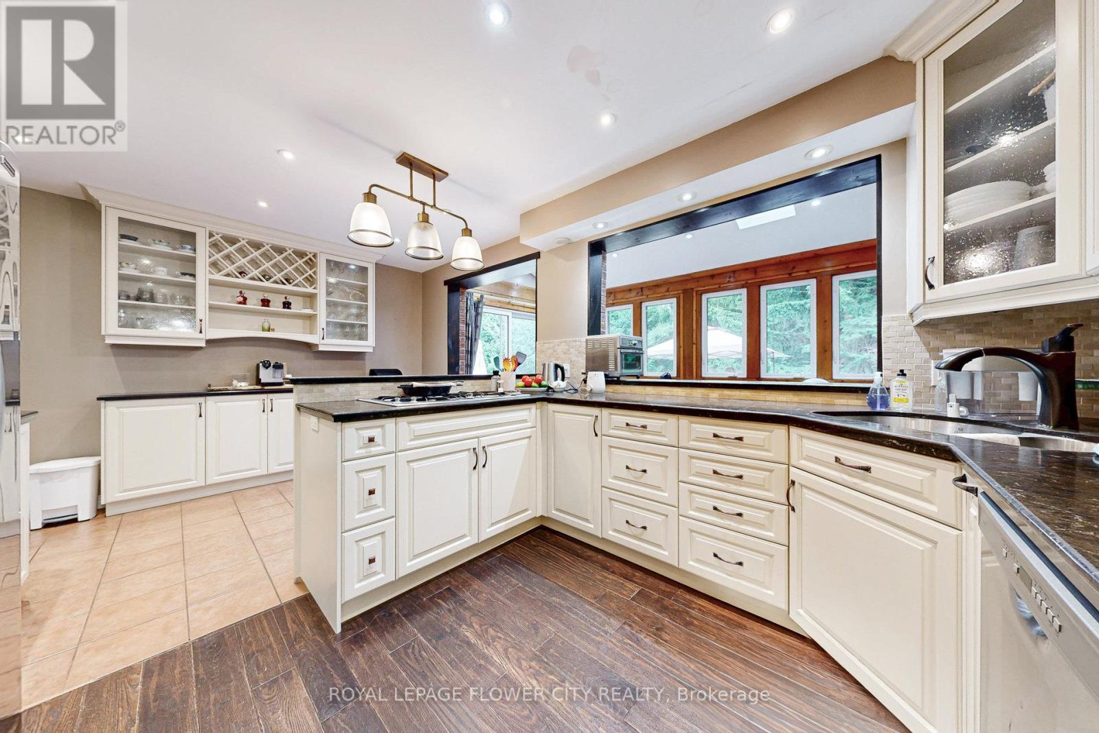 29 Gibson Lake Drive, Caledon, Ontario  L7E 4B3 - Photo 5 - W12491734