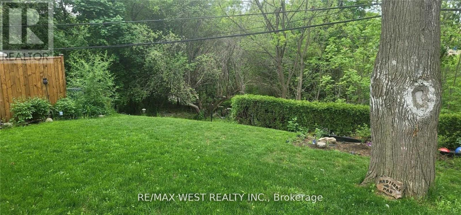 Upper - 51 Monterrey Drive, Toronto, Ontario  M9V 1S9 - Photo 19 - W12491780