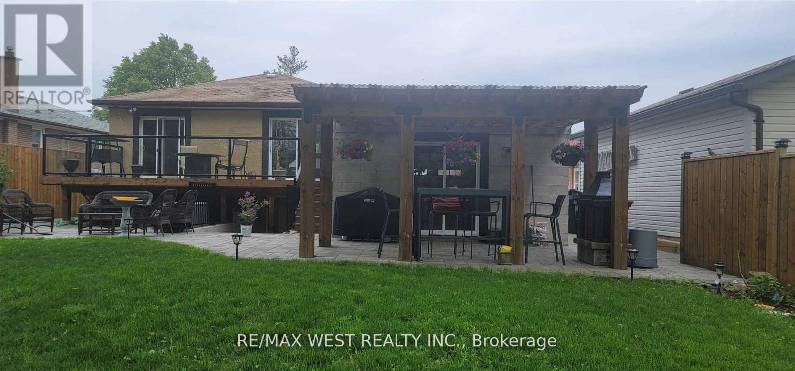 Upper - 51 Monterrey Drive, Toronto, Ontario  M9V 1S9 - Photo 20 - W12491780