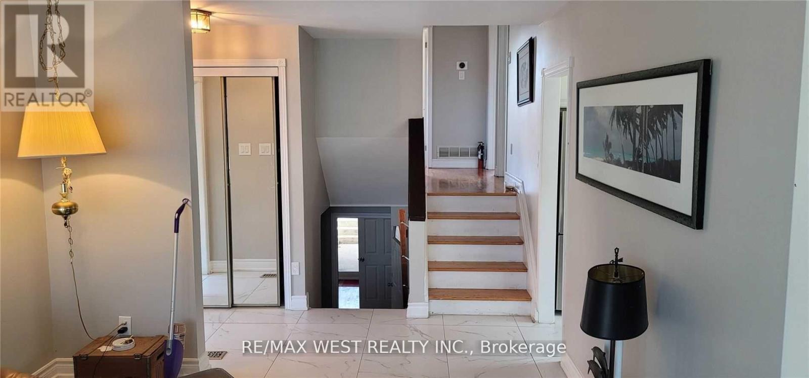 Upper - 51 Monterrey Drive, Toronto, Ontario  M9V 1S9 - Photo 6 - W12491780