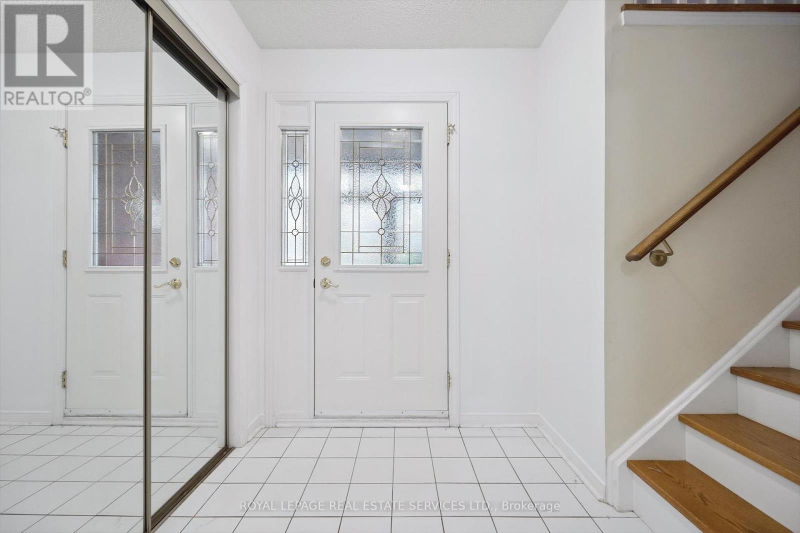 1468 Reeves Gate, Oakville, Ontario  L6M 3H3 - Photo 5 - W12491862