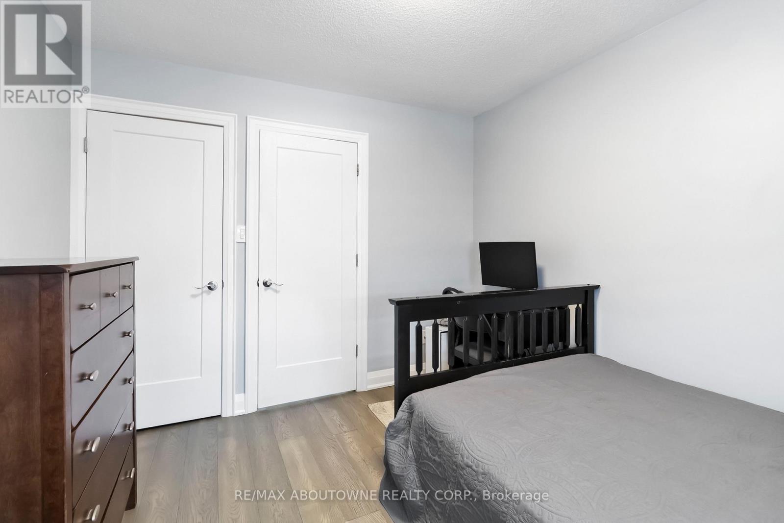 2286 Dunforest Crescent, Oakville, Ontario  L6M 4X3 - Photo 18 - W12491924