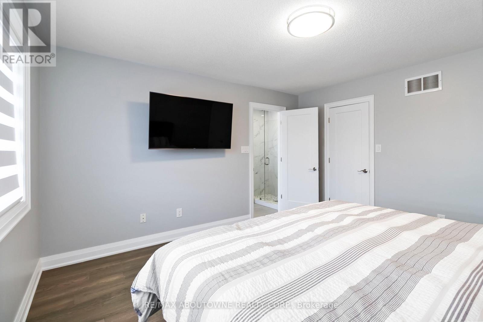 2286 Dunforest Crescent, Oakville, Ontario  L6M 4X3 - Photo 20 - W12491924