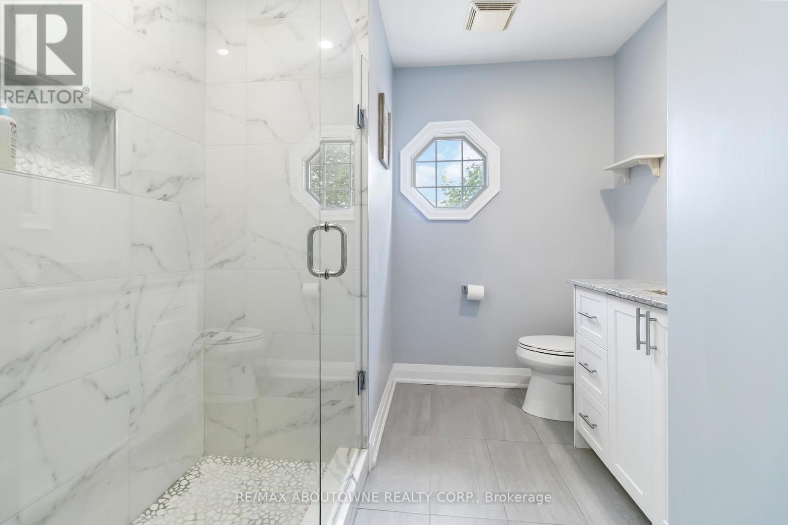 2286 Dunforest Crescent, Oakville, Ontario  L6M 4X3 - Photo 22 - W12491924