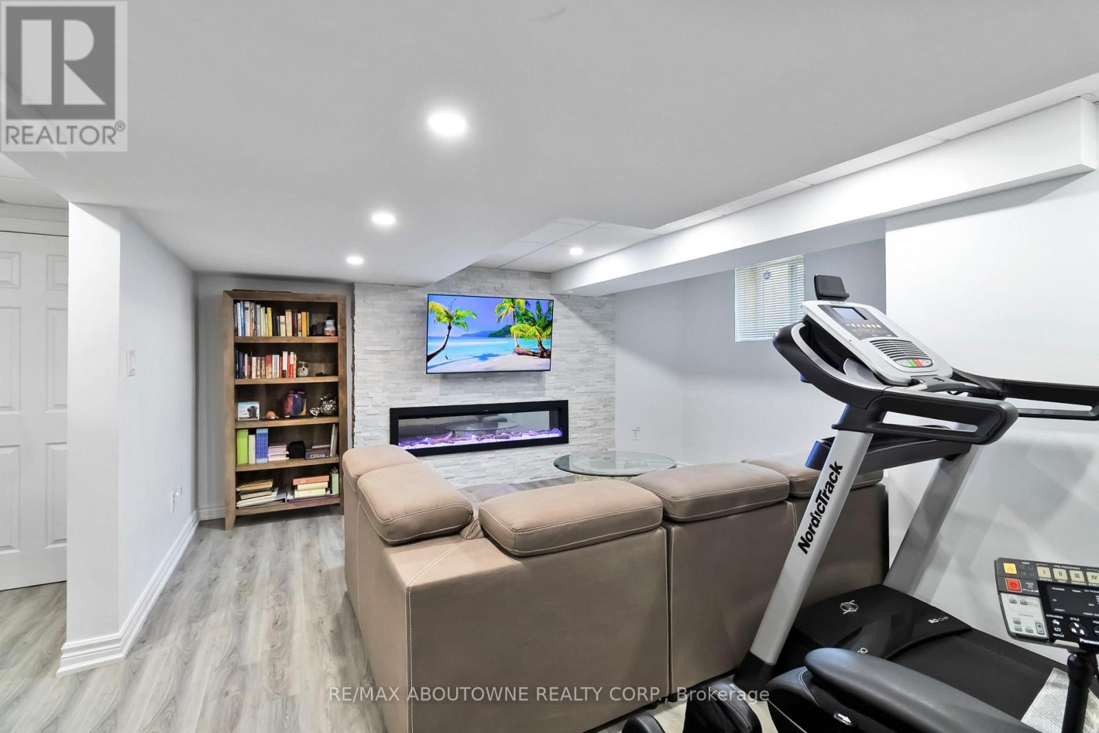 2286 Dunforest Crescent, Oakville, Ontario  L6M 4X3 - Photo 23 - W12491924