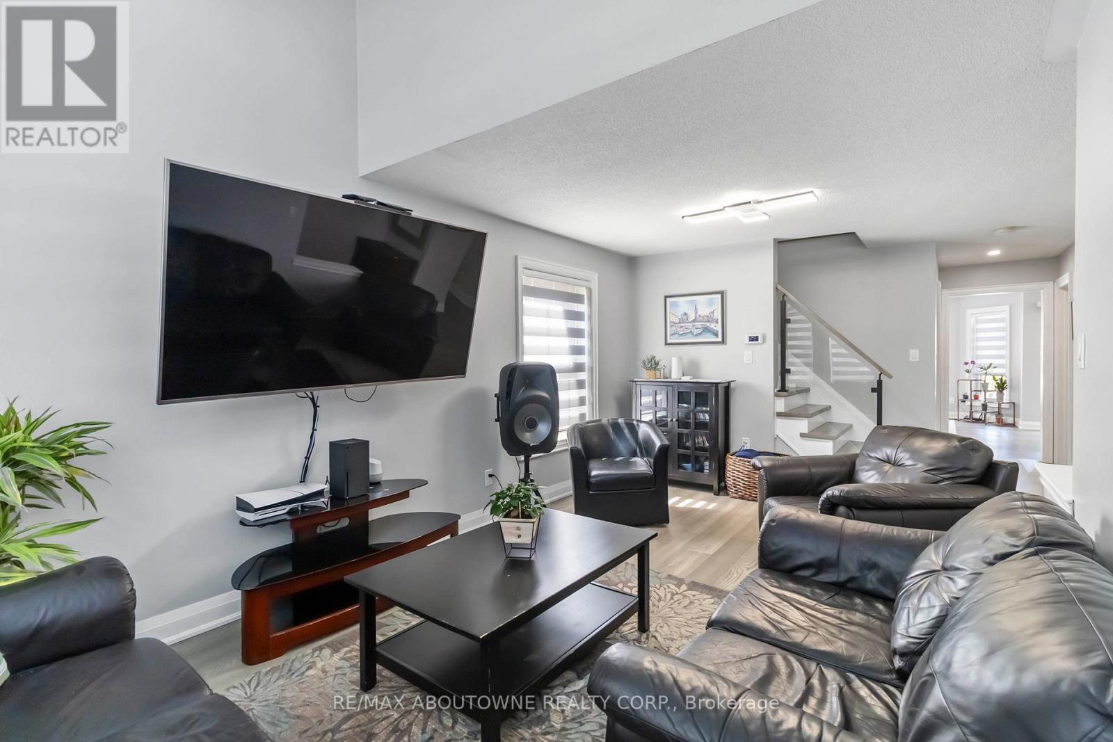 2286 Dunforest Crescent, Oakville, Ontario  L6M 4X3 - Photo 6 - W12491924