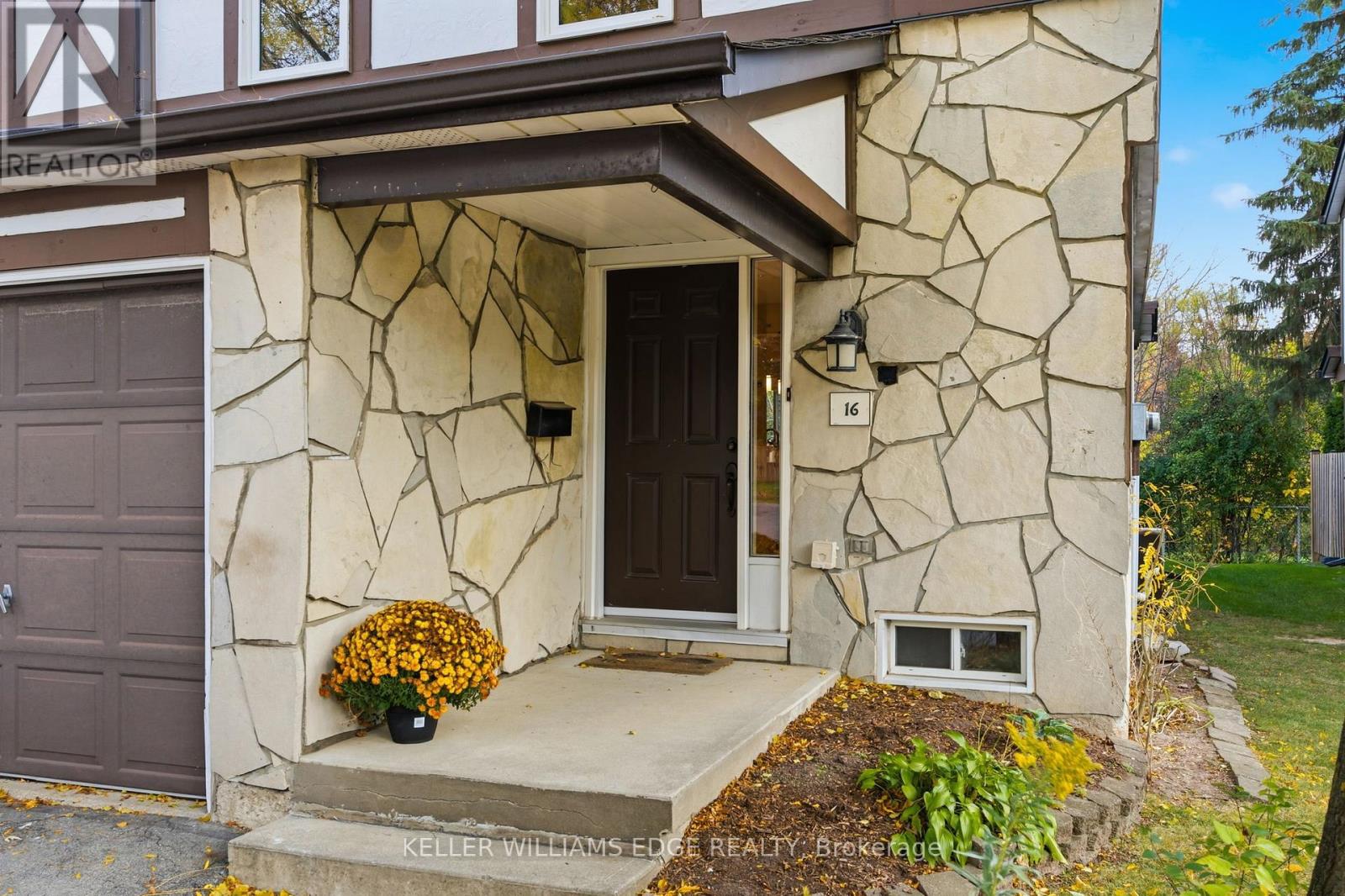 16 - 2200 Glenwood School Drive, Burlington, Ontario  L7R 4H5 - Photo 3 - W12491956