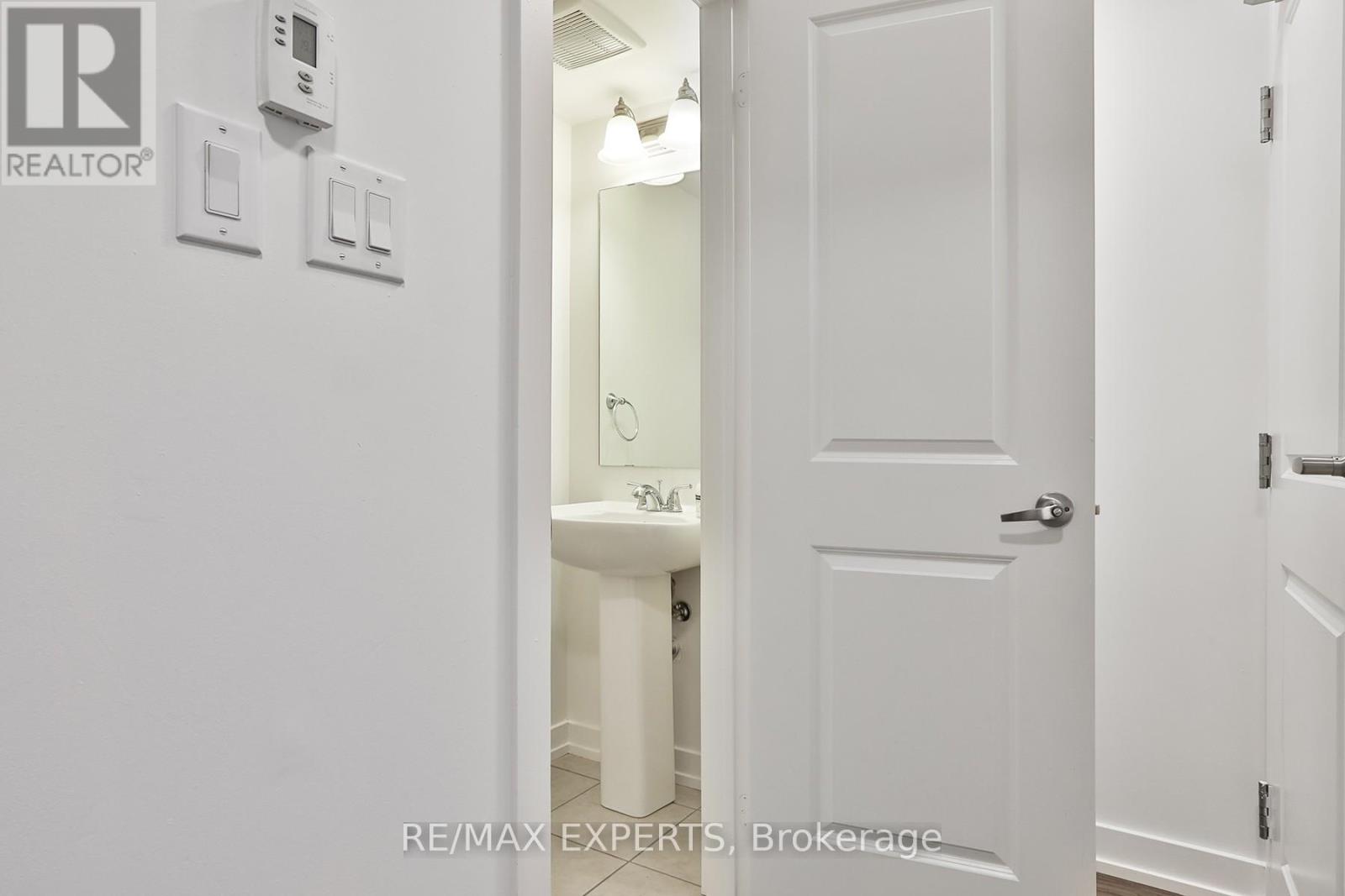 275 - 60 Parrotta Drive, Toronto, Ontario  M9M 0E5 - Photo 12 - W12491966