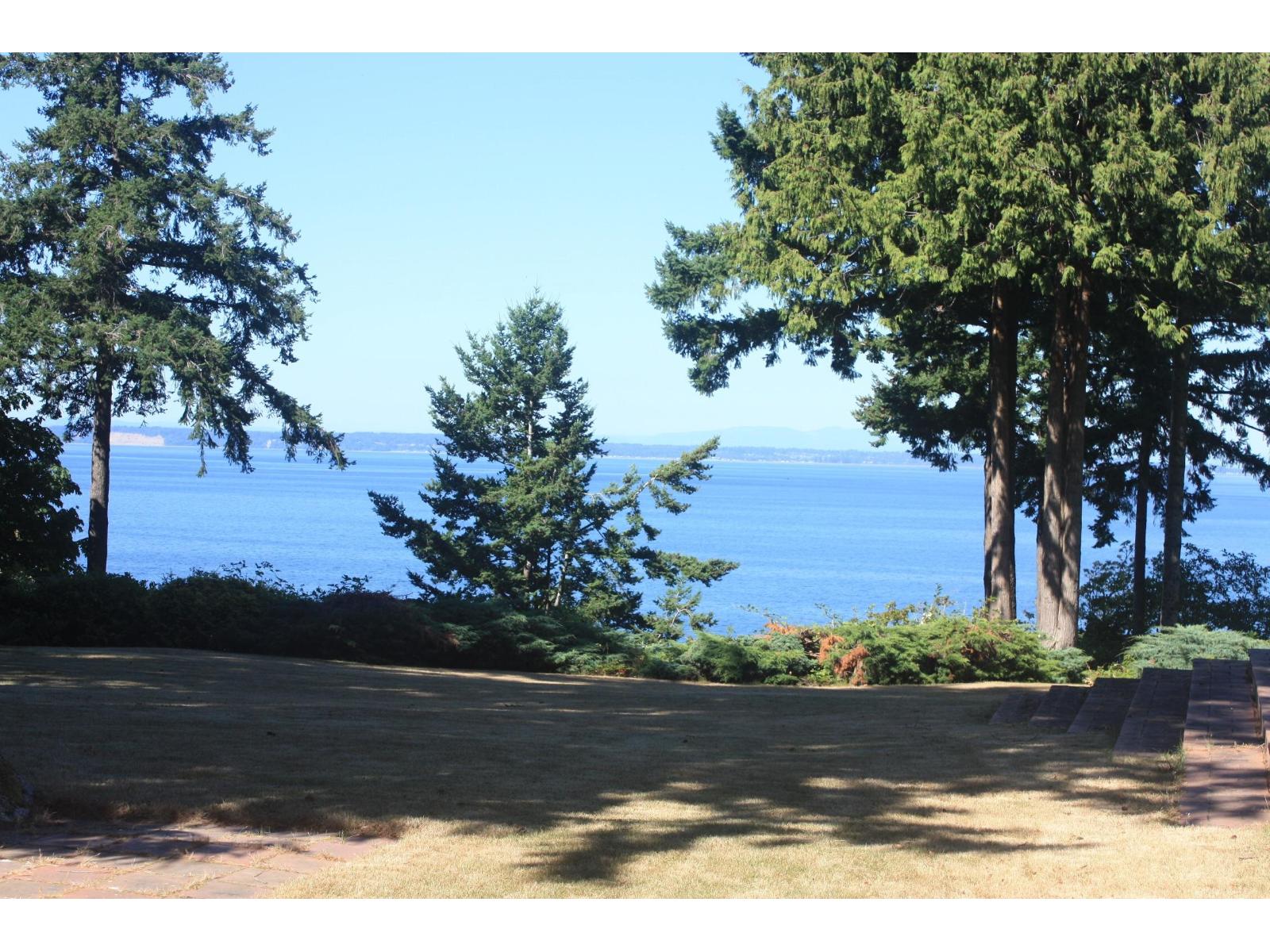 12581 16 Avenue, Surrey, British Columbia  V4A 1M7 - Photo 2 - R3032910