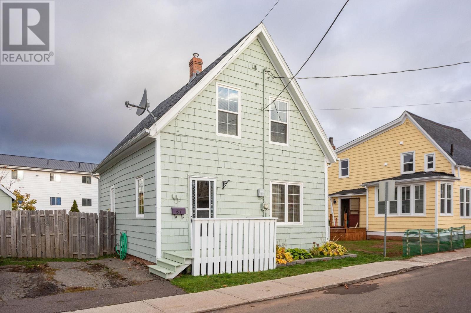67 Victoria Street, Charlottetown, Prince Edward Island  C1A 2B4 - Photo 2 - 202526915