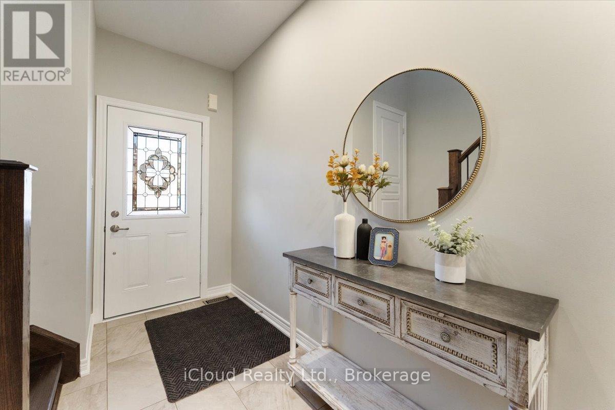 115 Echovalley Drive, Hamilton, Ontario  L8J 0H1 - Photo 3 - X12491604