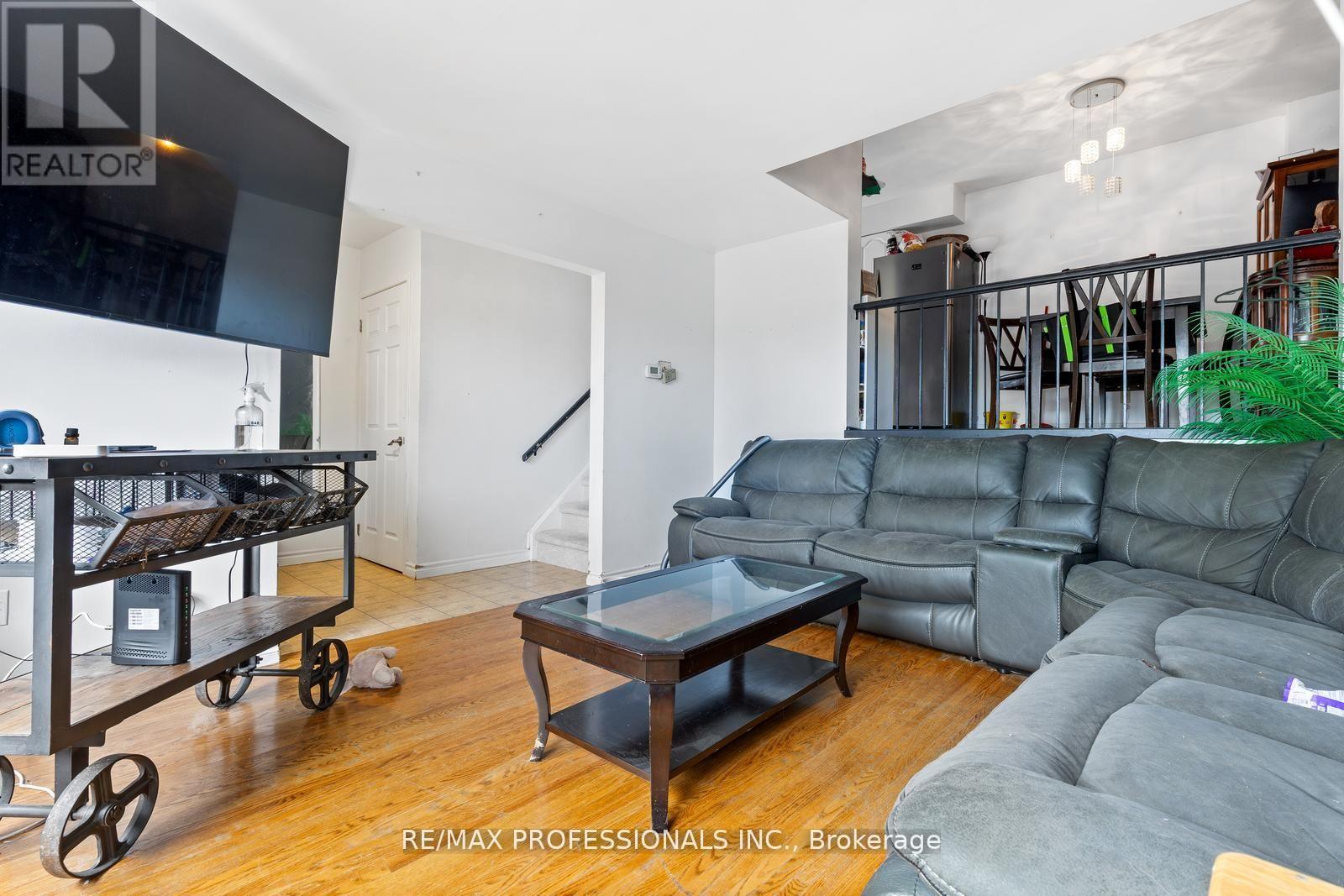 304 - 5 Viking Court, Grimsby, Ontario  L3M 3T8 - Photo 5 - X12491646