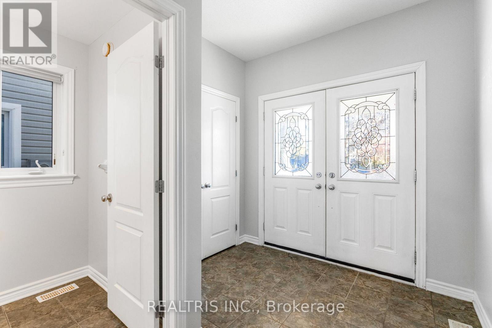 471 Creekview Way, Ottawa, Ontario  K1T 0J4 - Photo 4 - X12491708