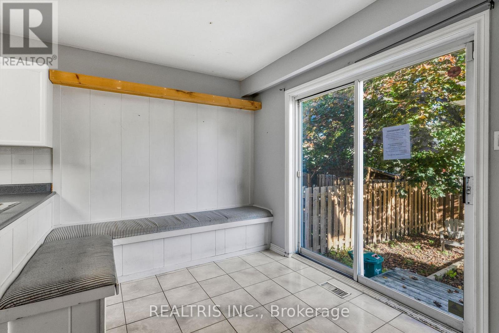 1905 Des Epinettes Avenue, Ottawa, Ontario  K1C 6P6 - Photo 10 - X12491712