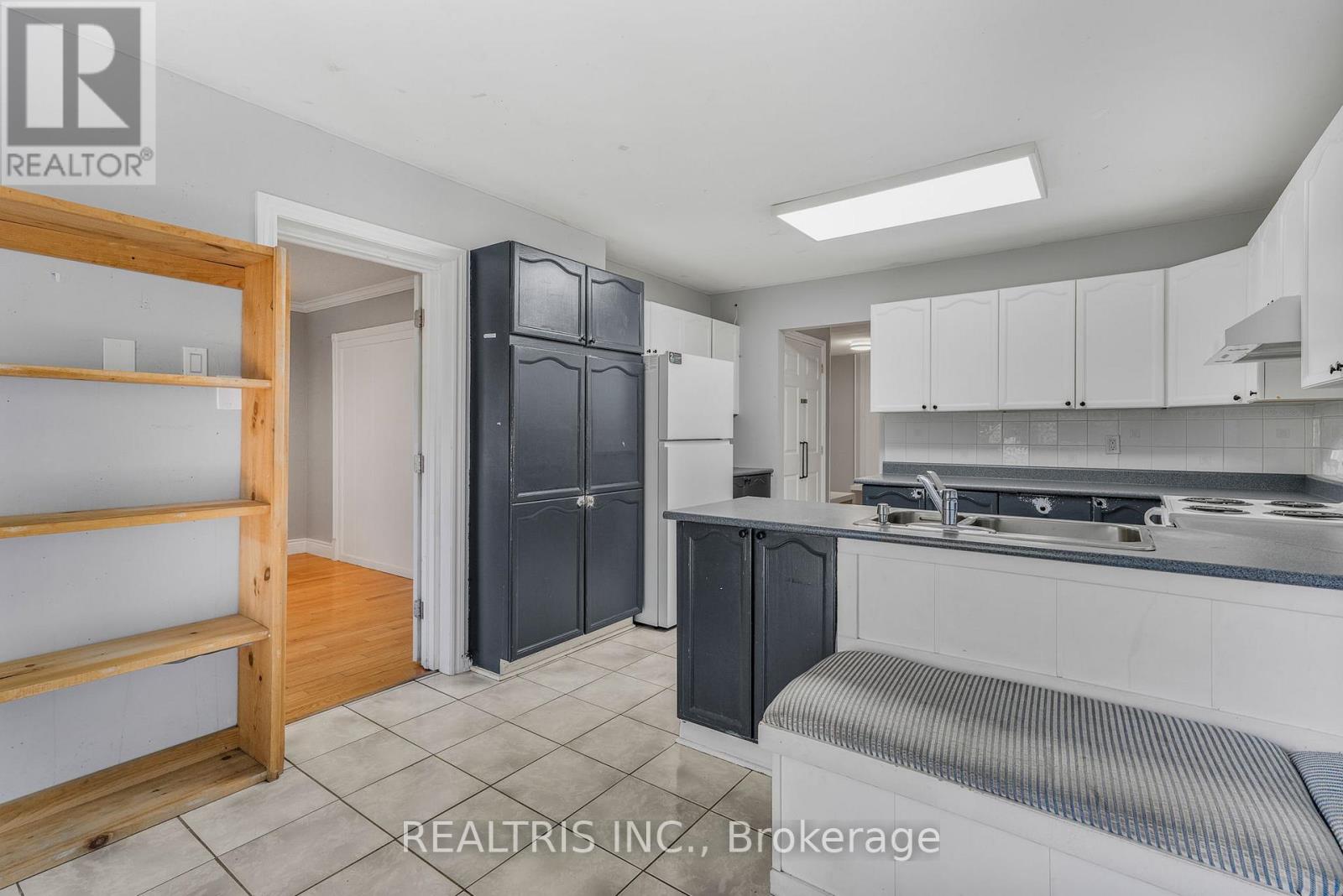 1905 Des Epinettes Avenue, Ottawa, Ontario  K1C 6P6 - Photo 11 - X12491712