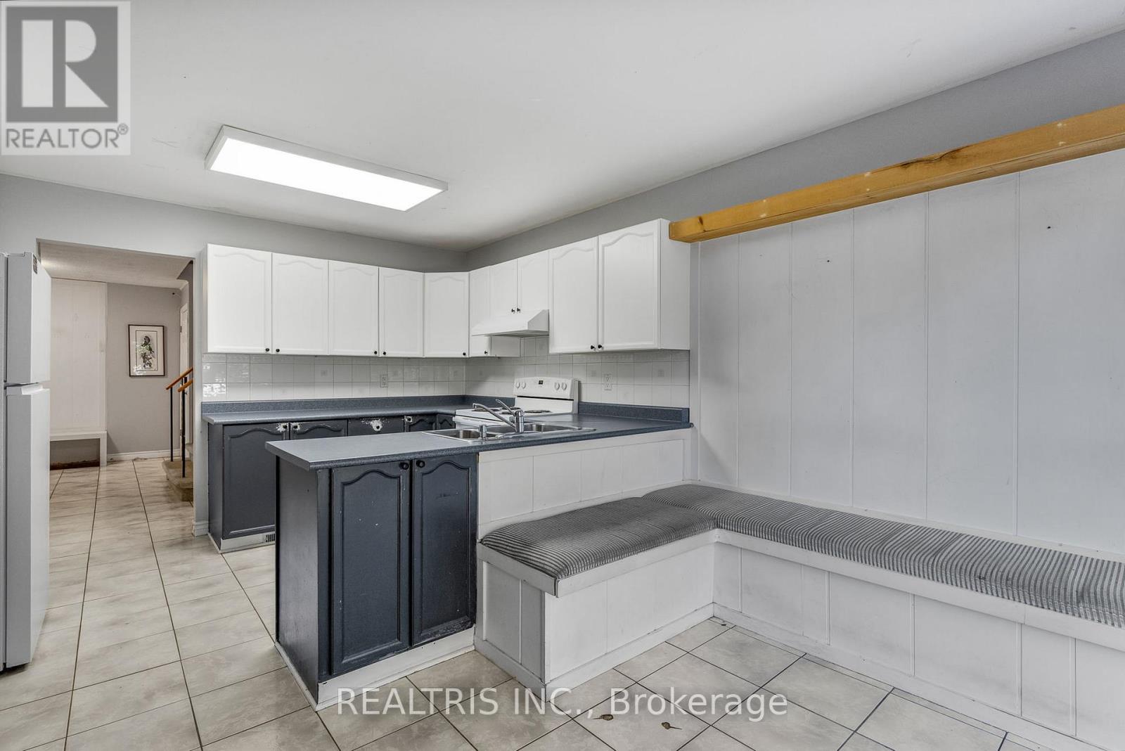 1905 Des Epinettes Avenue, Ottawa, Ontario  K1C 6P6 - Photo 12 - X12491712