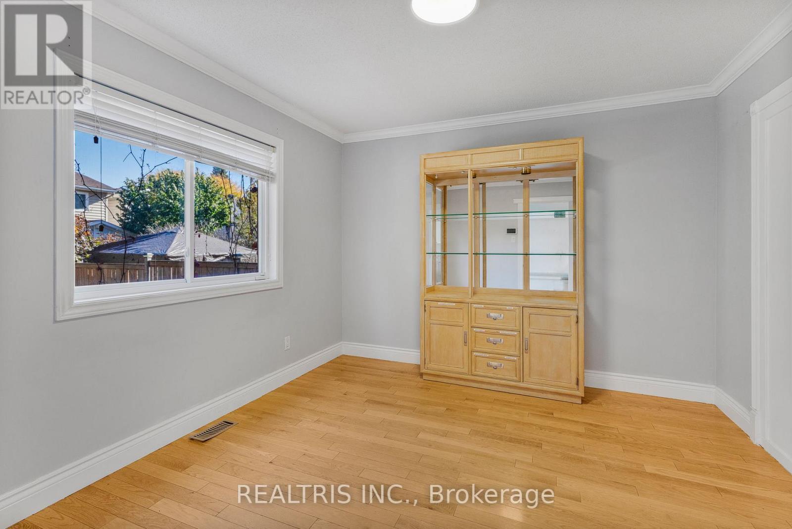 1905 Des Epinettes Avenue, Ottawa, Ontario  K1C 6P6 - Photo 13 - X12491712